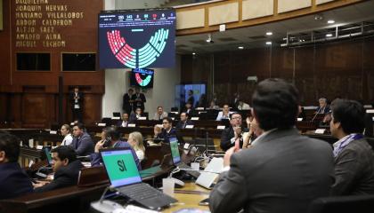 El oficialismo y sus aliados en la Asamblea aprobaron el 20 de octubre la fiscalización de contratos artísticos en la Alcaldía de Cuenca en la administración de Cristian Zamora.