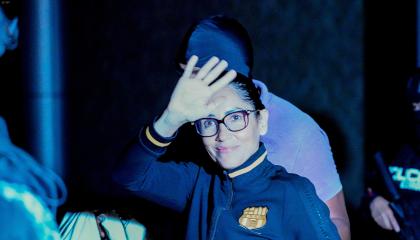 Luisa González a su llegada al aeropuerto de Latacunga, en la provincia de Cotopaxi, el 23 de octubre de 2026.