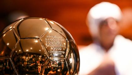 El Balón de Oro durante un evento de Ronaldinho el pasado mes de junio de 2026.