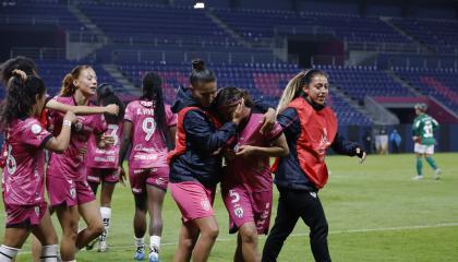 Jugadoras de Dragonas IDV celebran el gol frente a Palmeiras, por la Fecha 3 de la fase de grupos de la Copa Libertadores Femenina, el 21 de octubre de 2026.