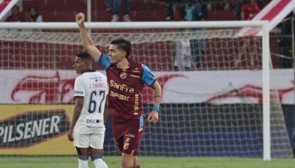 Franco Posse, de Macará, festeja un gol ante Liga de Quito en el estadio Rodrigo Paz Delgado, el 24 de octubre de 2026.