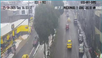 Cámara del ECU 911 muestra la intensa lluvia y granizo en el sur de Quito, el 25 de octubre de 2026.