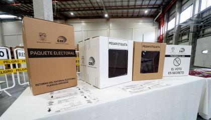 El CNE presentó el 26 de octubre de 2026 los elementos que conforman el paquete electoral, entre ellos los biombos con un nuevo diseño.