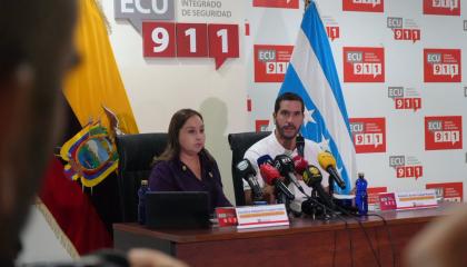 Carolina Lozano, secretaria Nacional de Gestión de Riesgos, y Roberto Luque, ministro de Infraestructura, en la rueda de prensa de este 27 de octubre de 2026.