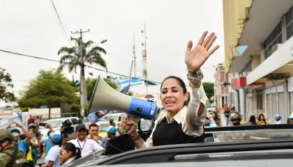 Imagen de archivo de la caravana por cierre de campaña de Luisa González,  entonces candidata a la Presidencia del Ecuador, Manta, 12 de octubre del 2023.