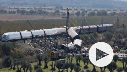 El accidente involucró a dos trenes de alta velocidad y dejó decenas de heridos. El Gobierno español anunció una investigación para determinar qué ocurrió y establecer posibles responsabilidades.