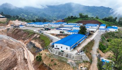 Vista panorámica del campamento de El Domo, primera mina a mediana escala de Ecuador.