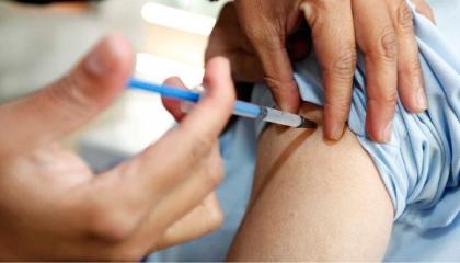 Imagen referencial de vacunación contra la influenza en Ecuador, 5 de febrero 2021.