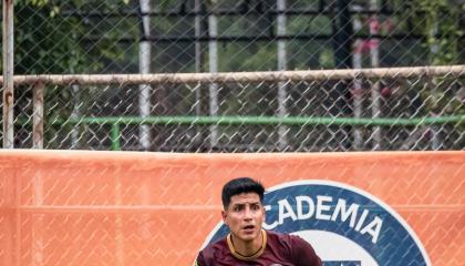 Daniel Patiño, volante de Vinotinto FC, durante el partido ante Atlético FC, que determinó su clasificación a la Serie A, el miércoles 28 de octubre de 2026.