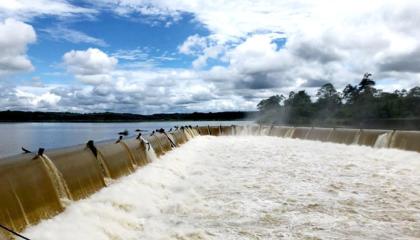 Vista del embalse Daule-Peripa, que abastece a la central hidroeléctrica Marcel Laniado, en Guayas.
