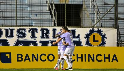 Jugadores de Independiente del Valle festejan en el partido ante Delfín por la Copa Ecuador, el 28 de octubre de 2026.