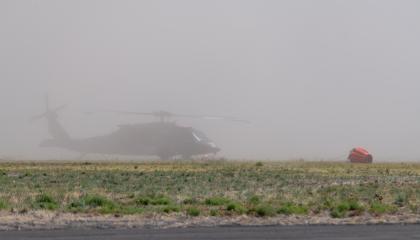 Imagen referencial de un helicóptero aterrizando en el aeropuerto de Lakeview, Oregon, 22 de julio de 2021.