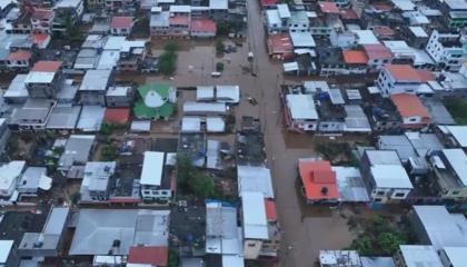 Vista aérea de Santa Cruz, en Galápagos, que el 31 de octubre de 2026 amaneció inundada tras las fuertes lluvias asociadas al fenómeno de El Niño.