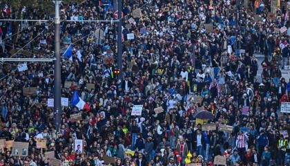 Miles de manifestantes asisten a la jornada de protestas en París, Francia, el 31 de octubre de 2026.