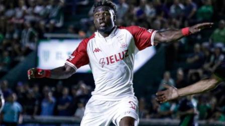 Jordy Caicedo, durante un partido con Huracán en 2026.