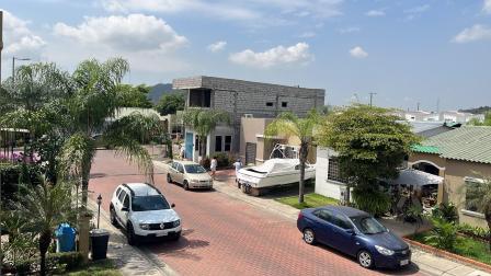 Vista de una etapa de La Joya, en Daule, donde moradores continuaban reportando falta de energía eléctrica pasadas las 11:00 del 15 de agosto de 2026.
