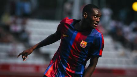 Josué Caicedo en su debut con el FC Barcelona B, en un amistoso el 16 de agosto de 2026.