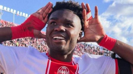 Jordy Caicedo fue expulsado en el partido de Huracán ante Sarmiento de Junín. El 9 de agosto de 2026 celebró dos goles ante San Lorenzo, en el clásico.