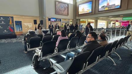 Imagen referencial de una sala de embarque del Aeropuerto Mariscal Sucre de Quito en 2026.