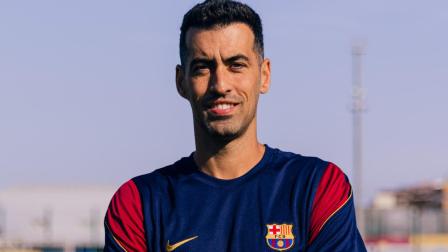 Sergio Busquets en su presentación en el FC Barcelona B este 17 de agosto de 2026.