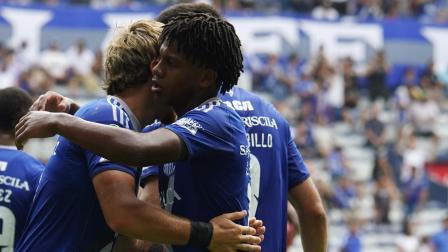 Los jugadores de Emelec celebran su gol ante el Técnico Universitario el domingo 16 de agosto de 2026 por la Fecha 25 de la LigaPro 2026.