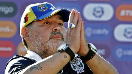 Diego Armando Maradona durante su etapa como DT de Gimnasia, meses antes de fallecer en 2020.