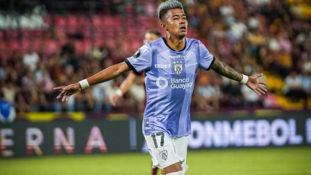 El jugador Arón Rodríguez, de Independiente del Valle, celebra un gol frente a Deportes Tolima por la ida de los octavos de final, el martes 18 de agosto de 2026.