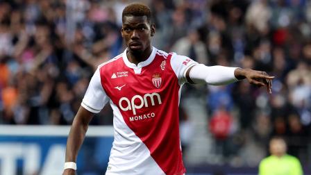 Paul Pogba da indicaciones durante el partido entre París FC y AS Mónaco por la liga francesa, el 10 de abril de 2026.
