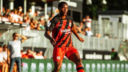El futbolista ecuatoriano Davis Butista, durante un partido con el Eintracht Frankfurt en Alemania.