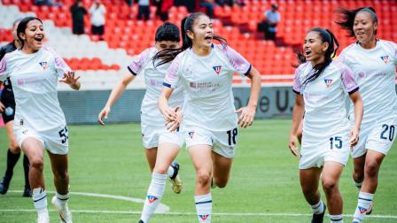 Las jugadoras de Liga de Quito festejan en un partido de la Superliga Femenina, el 16 de agosto de 2026.
