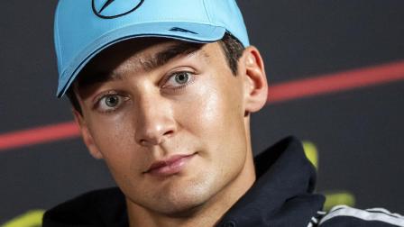El piloto de Mercedes, George Russell, se presenta en una conferencia de prensa en el circuito de Zandvoort, Países Bajos, el 20 de agosto de 2026.