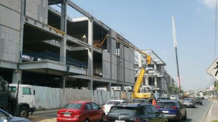 El centro comercial Vivantino se construye con una inversión de USD 95 millones en el corazón del sector La Joya, ubicado en la zona de La Aurora, en el cantón Daule. Tiene previsto inaugurarse en diciembre de este año.
