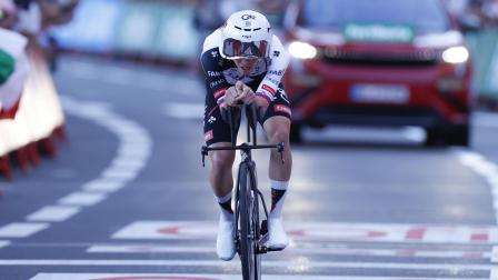 Tadej Pogacar, en su llegada a la meta de la Etapa 1 de la Vuelta a España, el 22 de agosto de 2026.