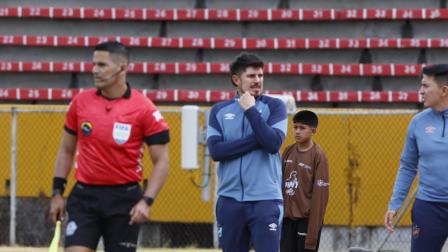 Diego Martínez durante el partido entre Universidad Católica y el Manta por la Fecha 26 de la LigaPro, este sábado 22 de agosto.