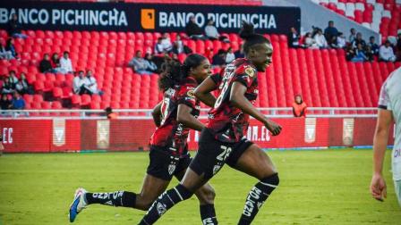 Las jugadoras de IDV celebran su gol ante Guerreras Albas en la final de la Superliga femenina este sábado 22 de agosto en el estadio Rodrigo Paz Delgado.