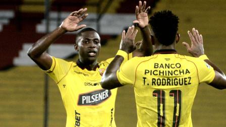 Jefferson Wila y Tomás Rodríguez festejan en el partido de Barcelona SC ante Orense por la LigaPro en el estadio Banco Pichincha, el 22 de agosto de 2026.