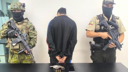 Militares y policías detuvieron en Guayaquil a alias 'Charlotte', presunto sicario de Los Tiguerones, el 25 de agosto de 2026.