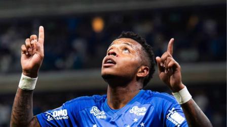 Keny Arroyo marcó un golazo en el partido entre Cruzeiro y Atlético Mineiro, jugado el martes 25 de agosto de 2026.