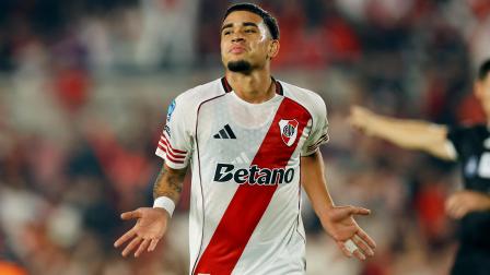 Kendry Páez en un partido con River Plate en la Liga de Argentina el 25 de abril de 2026.
