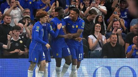 Los jugadores del Chelsea festejan el gol de Danny Welbeck ante el Luton Town este jueves 27 de agosto por la tercera ronda de la Carabao Cup.