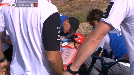 El ciclista esloveno Tadej Pocagar luego de sufrir una caída en la octava jornada de la Vuelta a España, el sábado 29 de agosto de 2026.