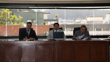Los conjueces Wilman Terán (Izq.), David Jacho e Iván Larco integran el Tribunal de la Corte Nacional de Justicia que resolverá sobre las apelaciones a la prisión preventiva planteadas por Rafael Correa y otros cinco procesados en el caso "Sobornos 2012 - 2016".