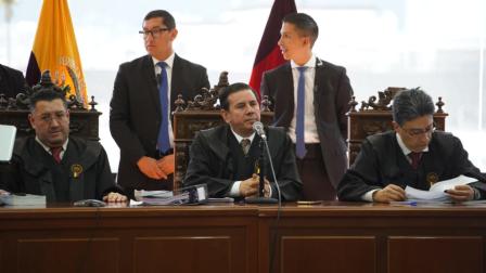 El Tribunal del caso Sobornos durante la audiencia de juicio, en Quito.