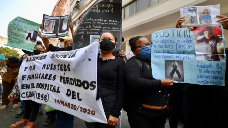 Una protesta de familiares de los muertos extraviados durante la pandemia se realizó el 20 de agosto de 2020.