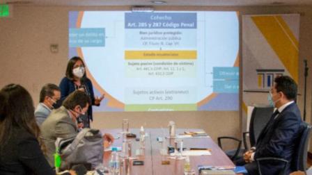 Funcionarios de la Procuraduría exponen el proceso para recuperar el dinero de la corrupción, durante un taller con periodistas, el 5 de noviembre de 2020.