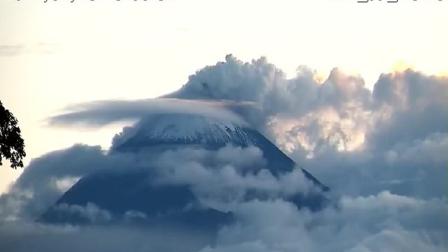 Imagen del volcán Sangay, en el reporte del Instituto Geofísico, el 14 de abril de 2021.