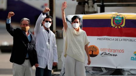 La vicepresidenta María Alejandra Muñoz, durante la llegada de las primeras vacunas de Pfizer al aeropuerto Mariscal Sucre de Quito, el 20 de enero de 2021.