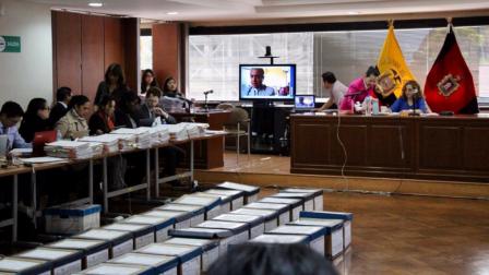 Audiencia preparatoria de juicio del caso "Sobornos", jornada del 12 de noviembre de 2019. Al fondo en una pantalla aparece el exsecretario Jurídico de la Presidencia, Alexis Mera. 
