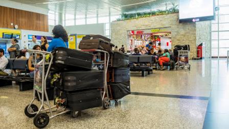 Llegada de viajeros en el aeropuerto de Guayaquil, antes de la pandemia.