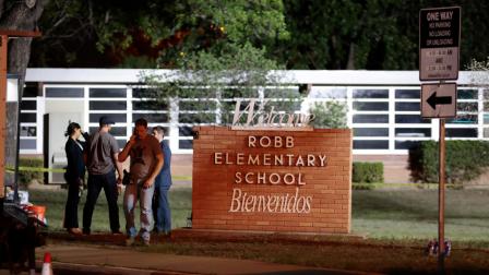 Imagen del Robb Elementary School en Uvalde, Texas, Estados Unidos, luego del tiroteo que dejó 19 niños y un profesor muertos. 